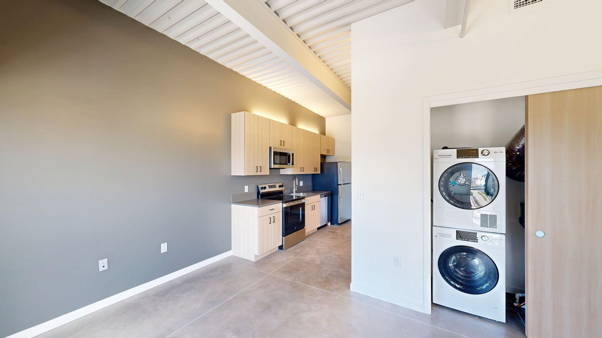 Laundry room at 418 East Grand (2 of 5)
