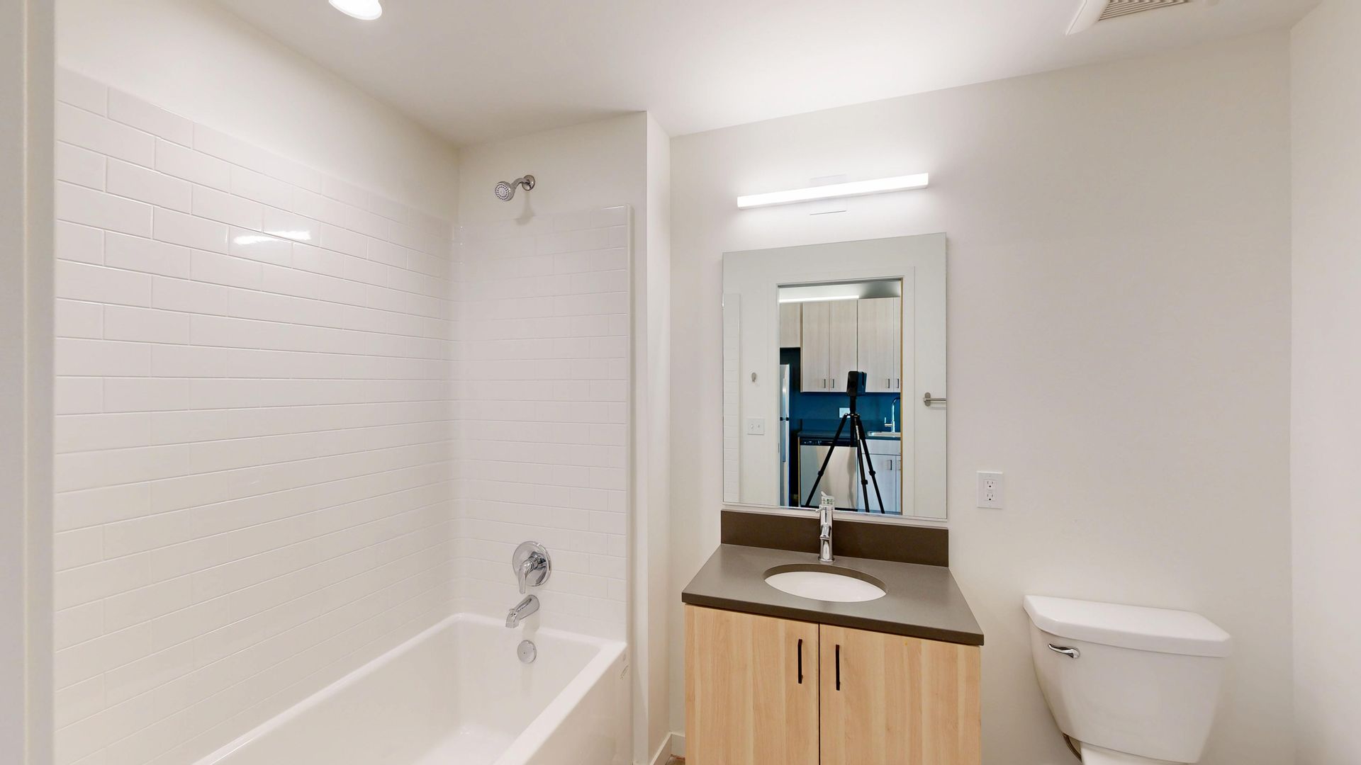 418 East Grand 6 of 8