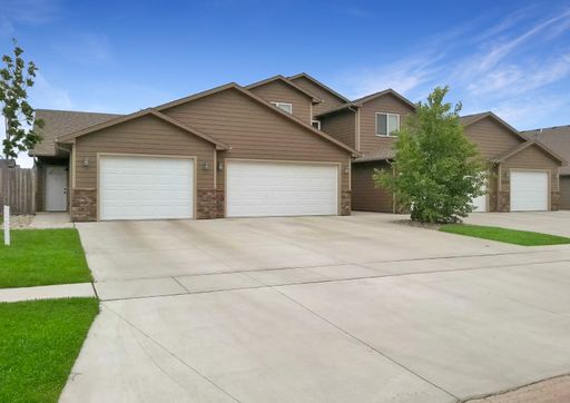 3 Bedroom 2 Bathroom Townhome in SW Sioux Falls – photo 1