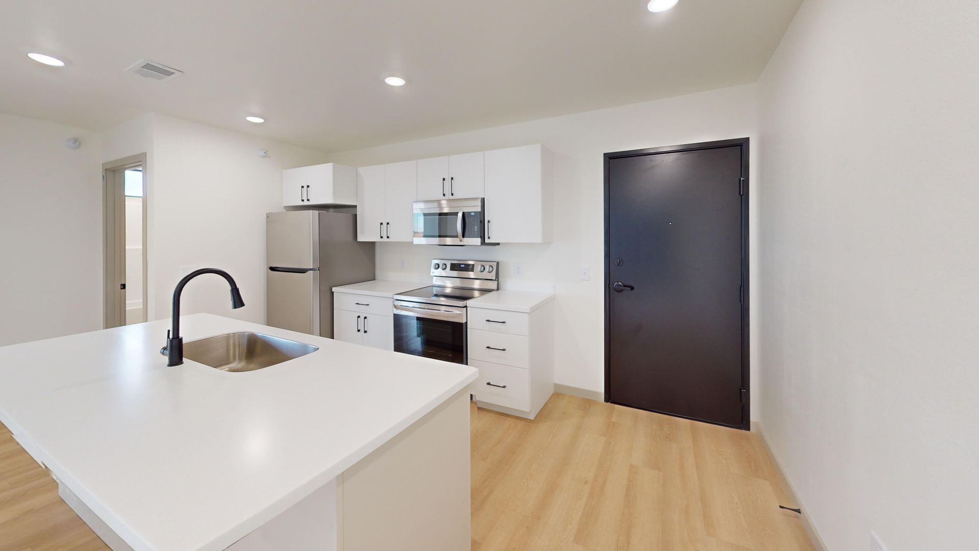 Yankton Apartment: 3100 Douglas Ave.