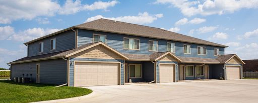 Beautiful 2 Bed 2 Bath Townhome – photo 1