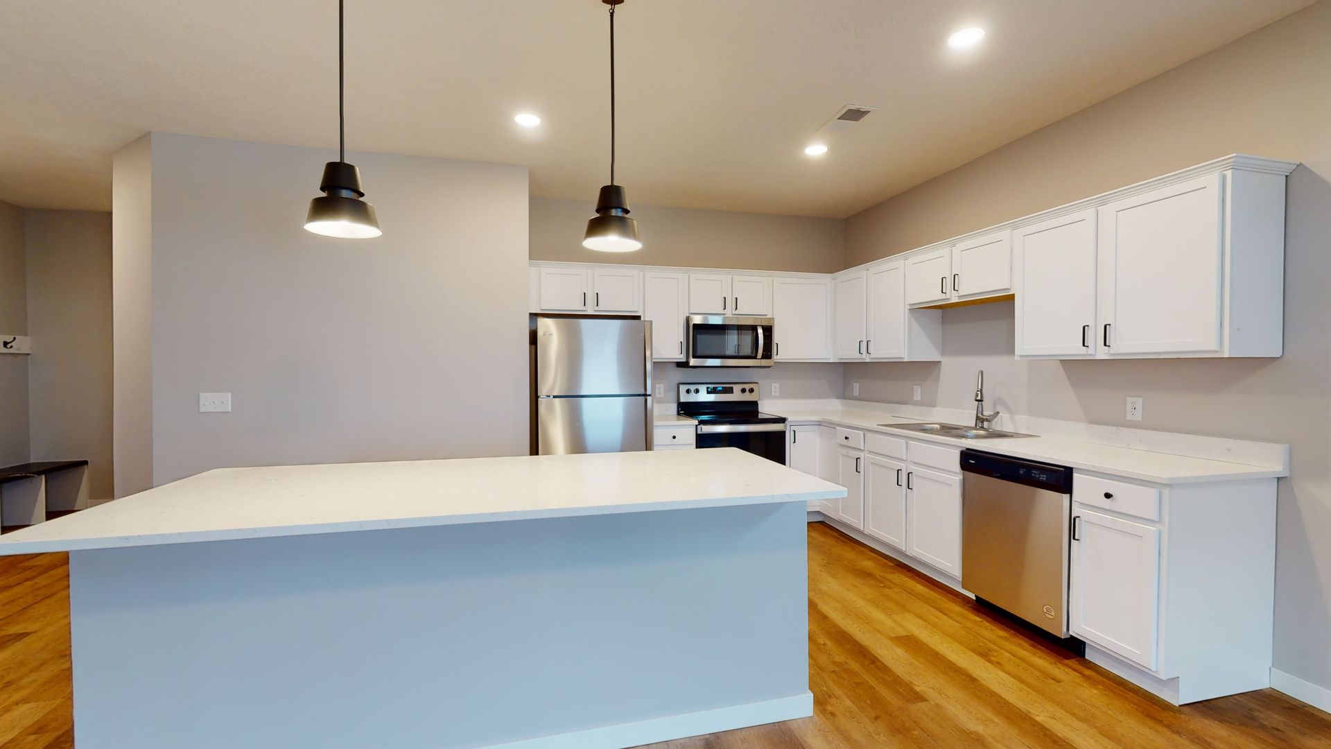 Sioux Falls Apartment: 2811 S Burnsfield Ave.