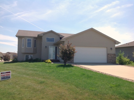 Beautiful 4 Bedroom 2 Bathroom Single Family Home w/ Double Stall Garage in SW Sioux Falls – photo 1