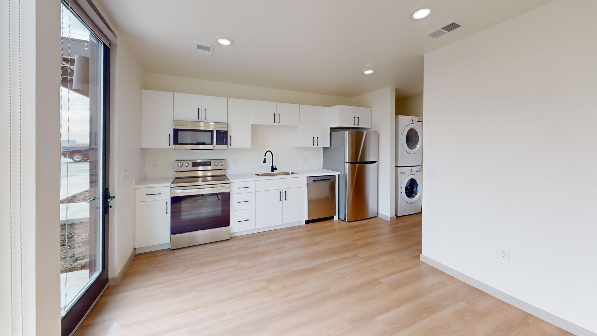 Yankton Apartment: 3100 Douglas Ave.
