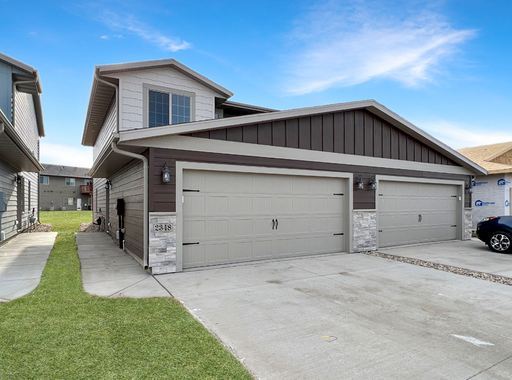 3 Bed 2.5 Bath Townhome w/ Two-Stall Garage in Western SF – photo 1