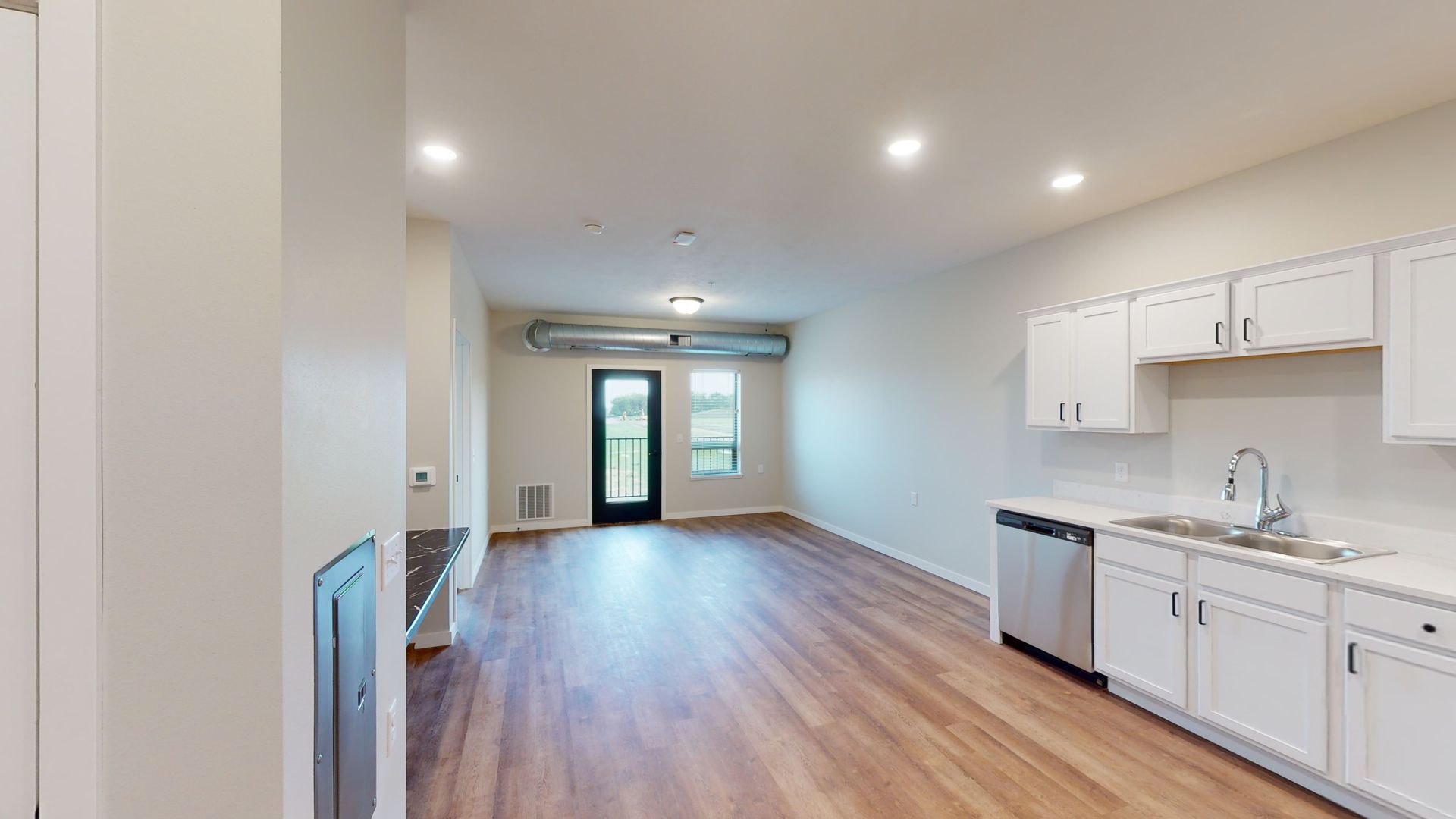 Sioux Falls Apartment: 2811 S Burnsfield Ave.