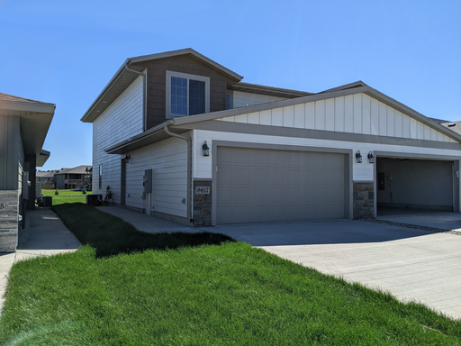 3 Bed, 2.5 Bath Townhome – photo 1