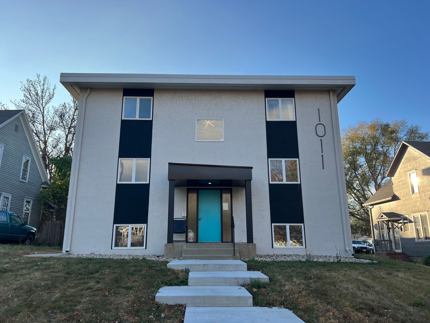 Sioux Falls Apartment: 1011 S 2nd Ave