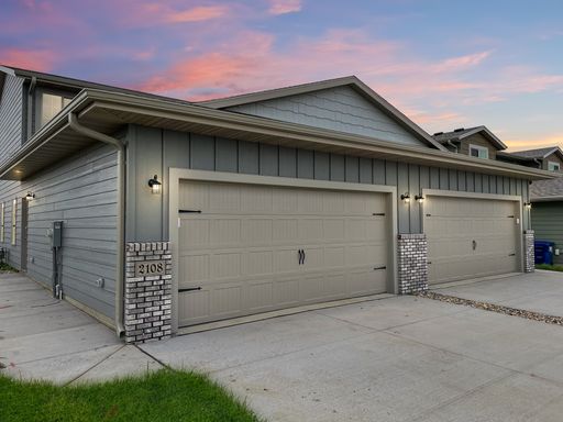 3 Bed 2.5 Bath Townhome in West Sioux Falls – photo 1