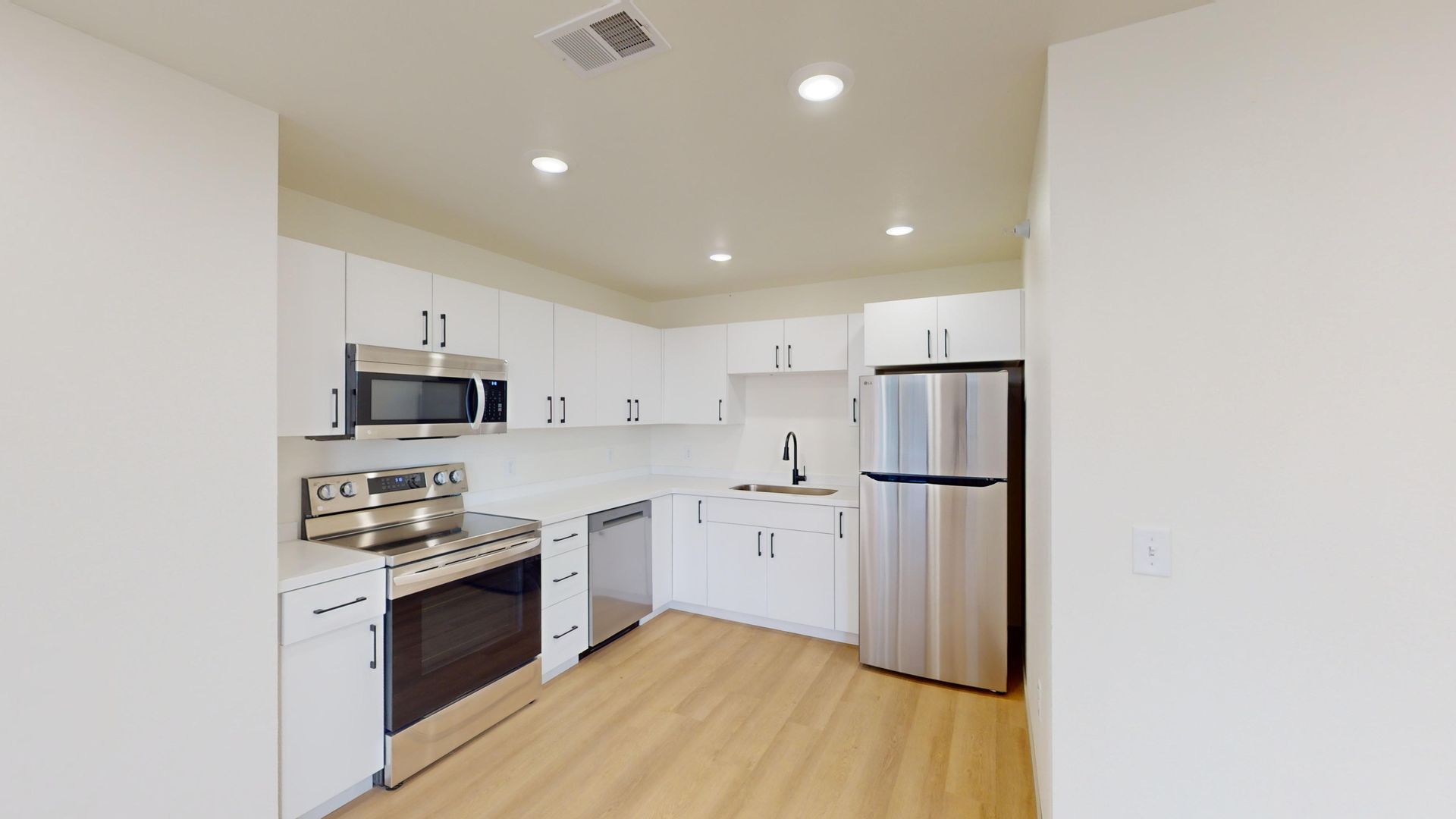 Yankton Apartment: 3100 Douglas Ave.