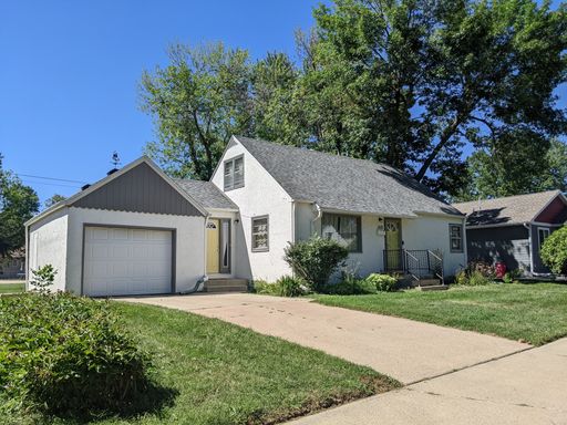 Cozy 3 Bedroom in a Great Location! – photo 1