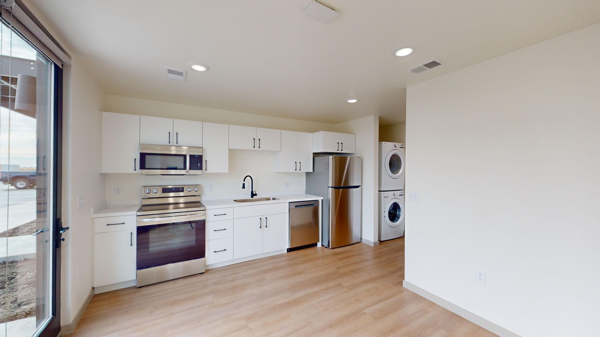 Yankton Apartment: 3100 Douglas Ave.