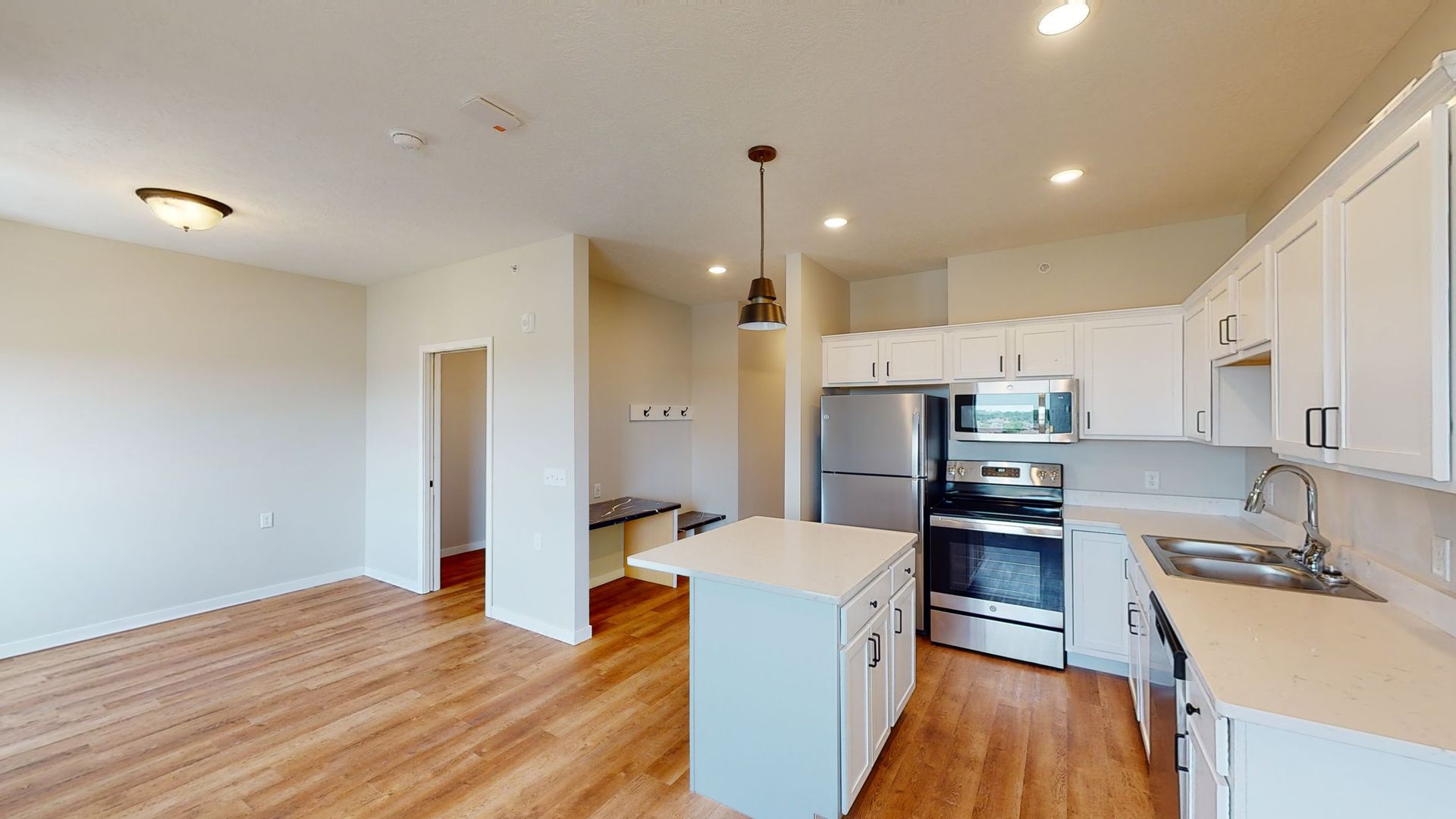 Sioux Falls Apartment: 2811 S Burnsfield Ave.