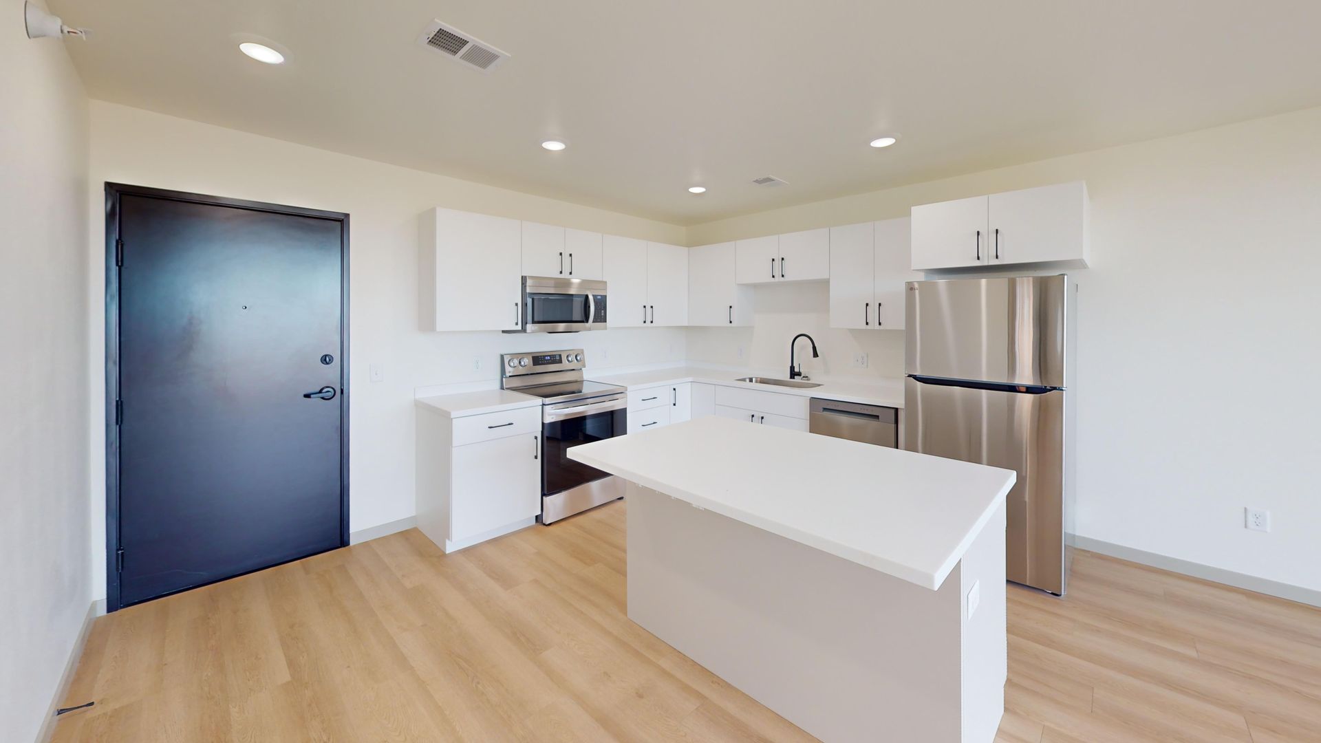 Yankton Apartment: 3100 Douglas Ave.