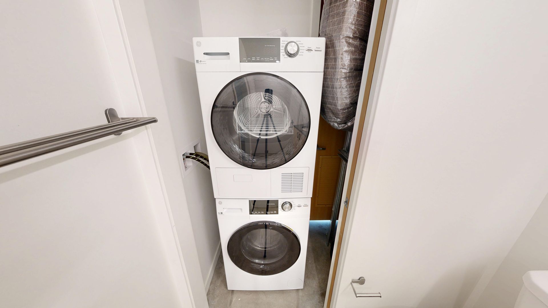 Laundry room at 418 East Grand (3 of 5)