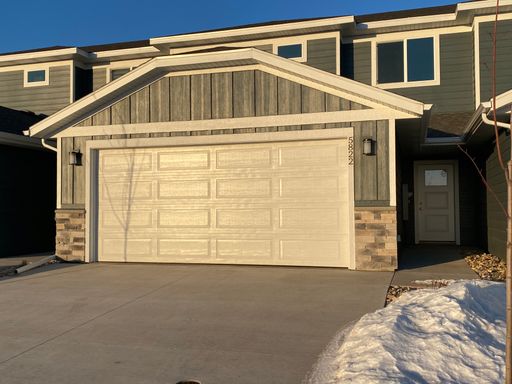 3 Bed 2.5 Bath Townhome – photo 1