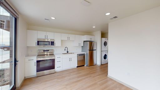 3100 Douglas Ave B, 106, Yankton, SD 57078