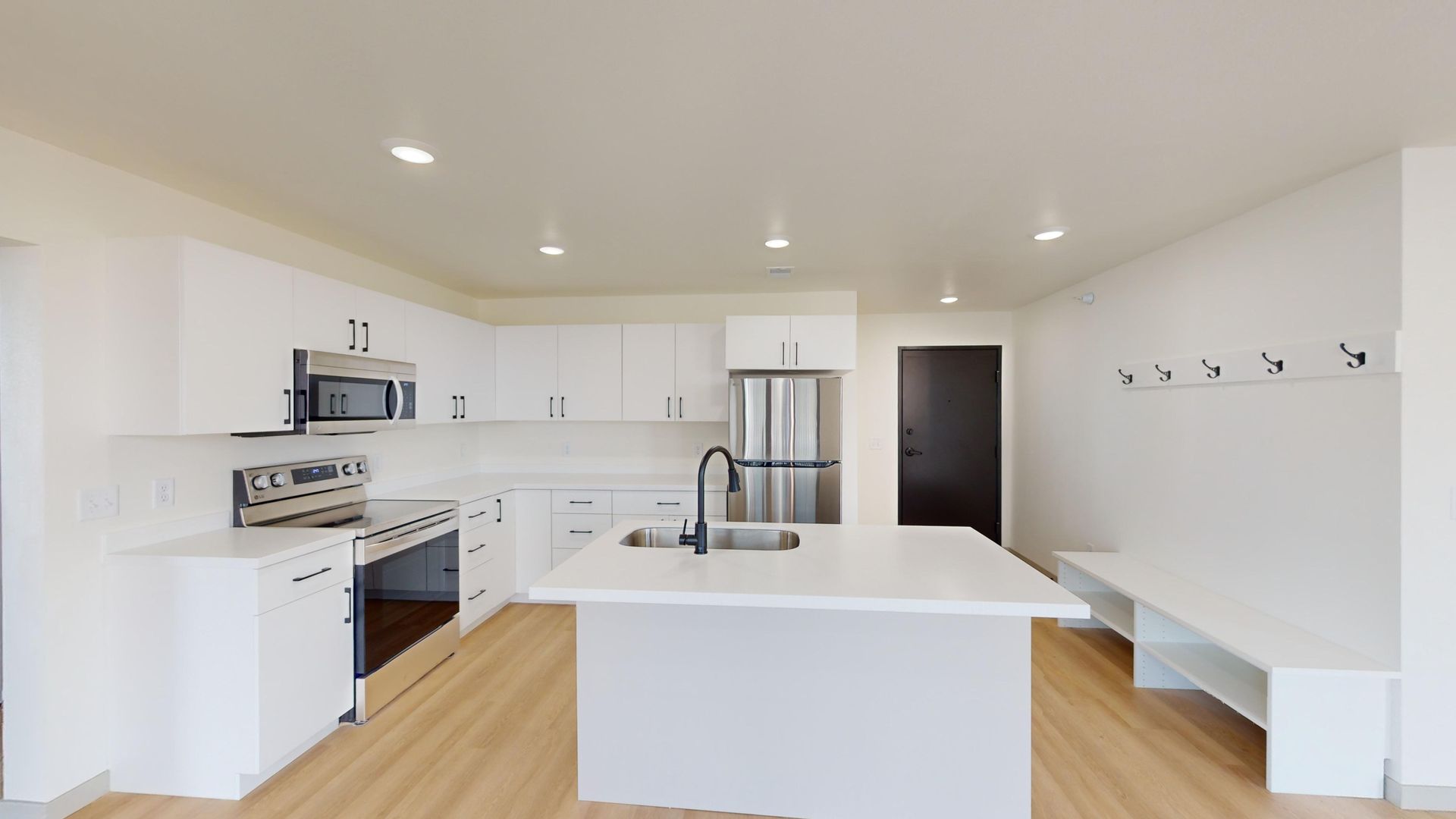 Yankton Apartment: 3100 Douglas Ave.