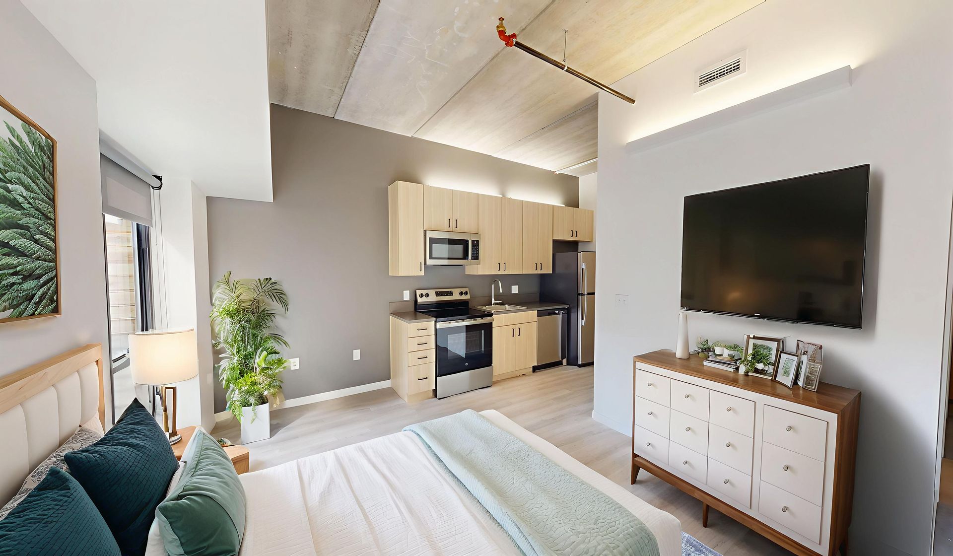 Des Moines Apartment: 418 East Grand Ave