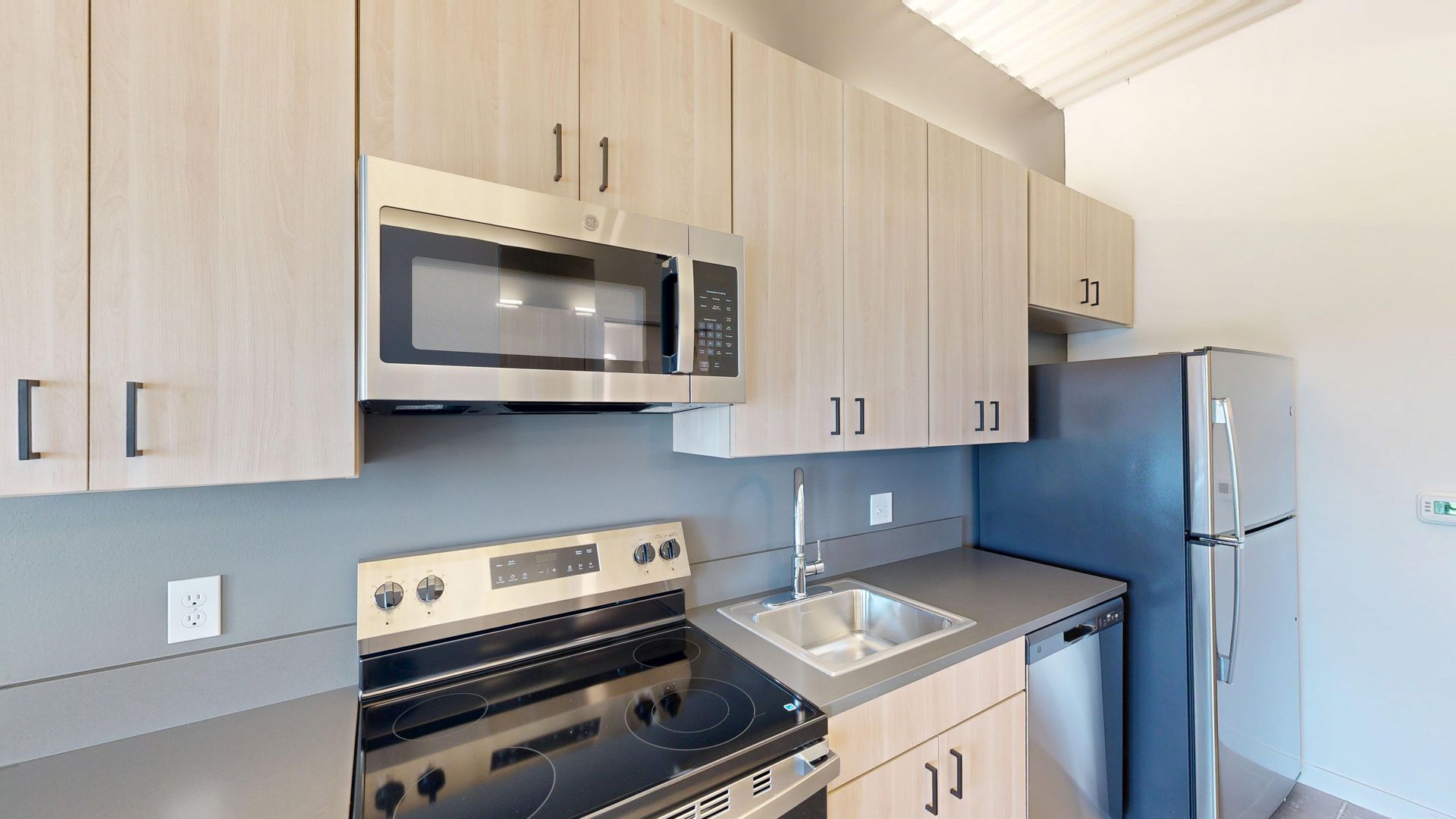 Des Moines Apartment: 418 East Grand Ave