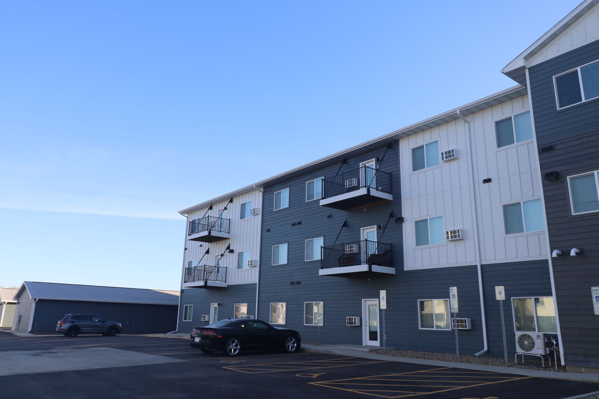 Le Mars Apartment: 427 4th Street NW