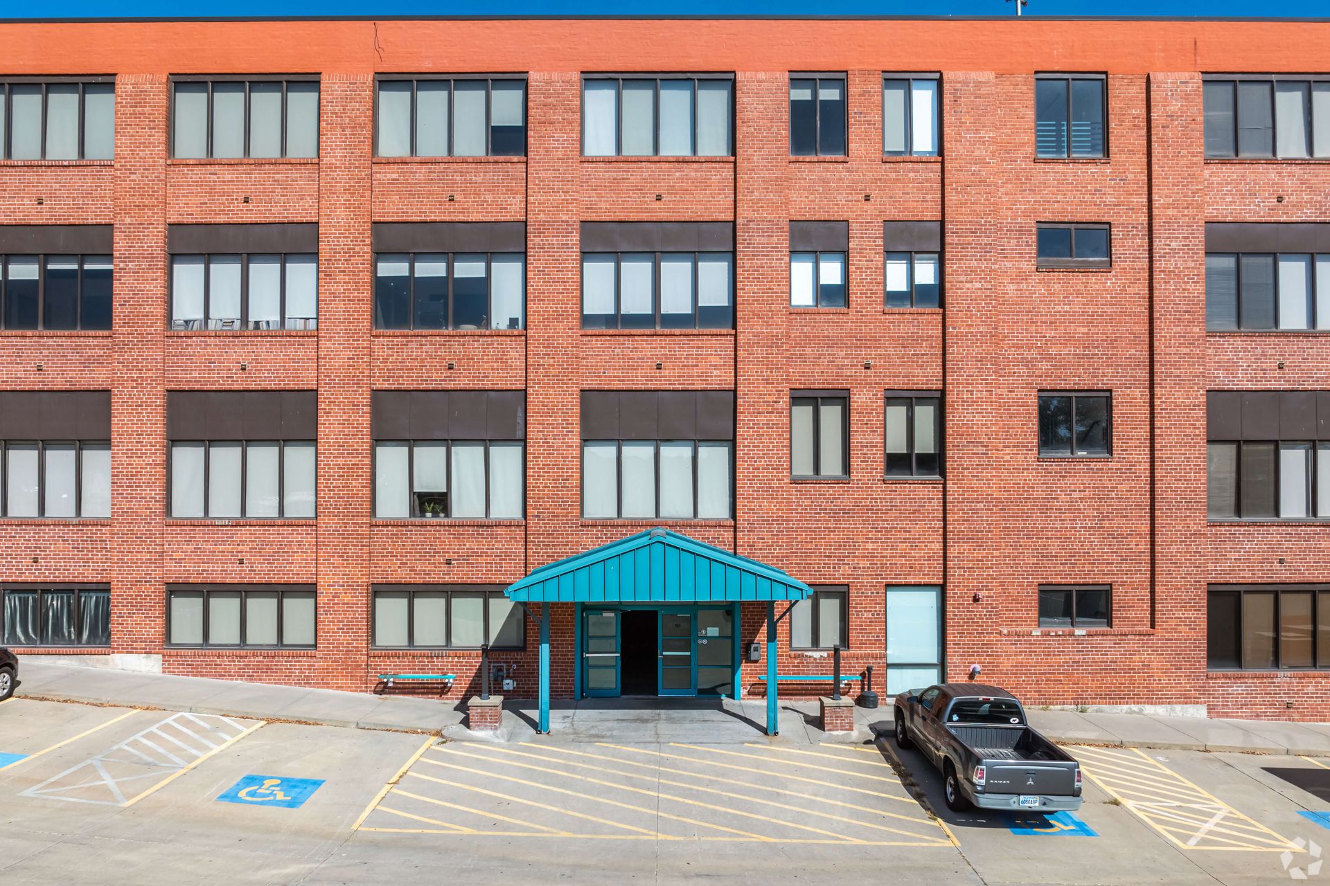 Leavenworth Apartment: 1100 N 2nd St