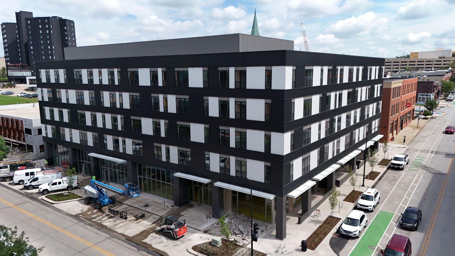 Des Moines Apartment: 418 East Grand Ave