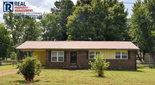 Adorable 3 bd brick home with storage shed! – photo 1