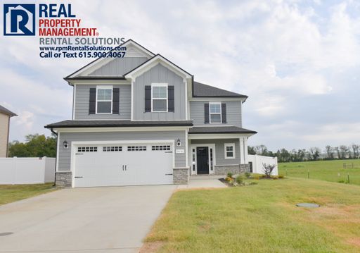 Beautiful home in a great location in Murfreesboro! Attached garage and fenced-in back yard! – photo 1