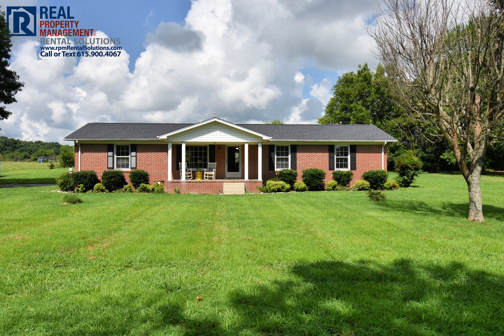 Woodbury House: 182 Riverbend Dr.