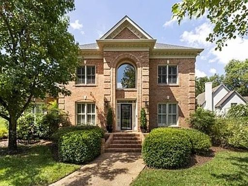 Gorgeous 4 bdrm/3.5 bath home on cul-de-sac in the Heart of Green Hills! – photo 1
