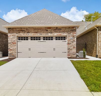 Modern 2-Bedroom Townhome with Community Pool, Attached Garage & minutes to Old Hickory Lake – photo 1