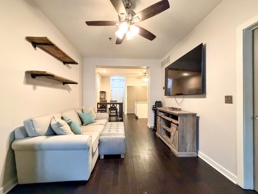 Live in the Heart of Midtown-Bristol on Broadway! – photo 1