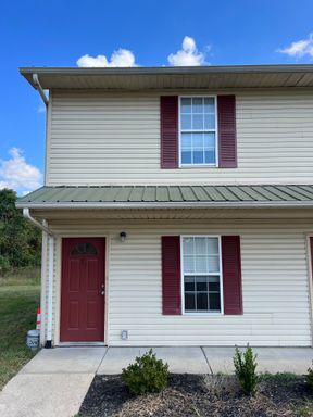 50% Off 1st Month's Rent! End Unit Conveniently Located 2BR/1.5BA Apartment in Lewisburg