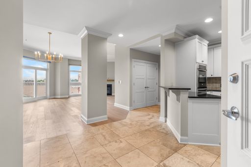 Newly Renovated Condo For Rent in West End High Rise – photo 1