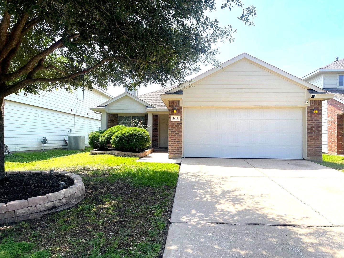 Houston House: 1410 Danby Heath Lane