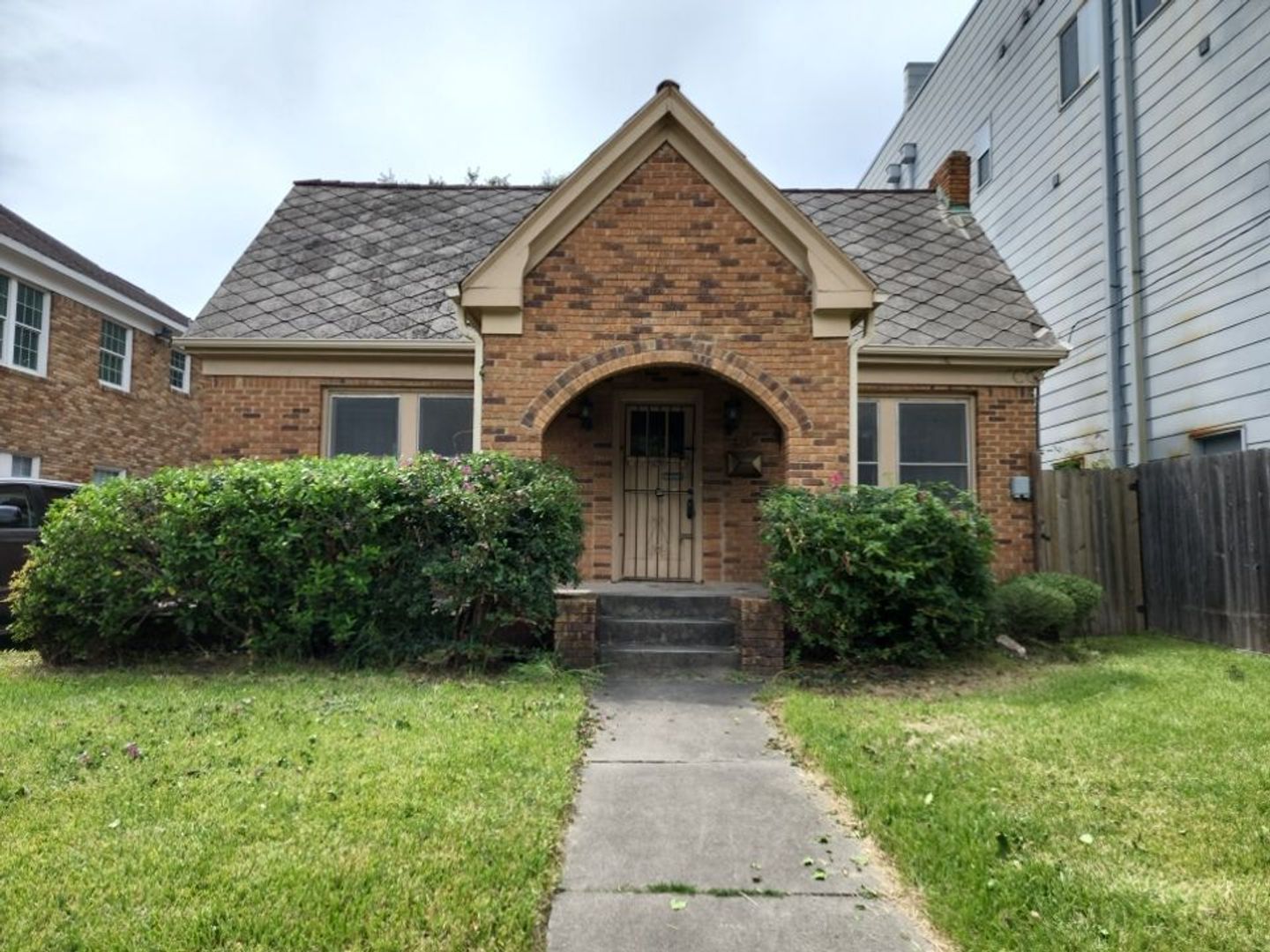 Houston House: 4716 Crawford Street