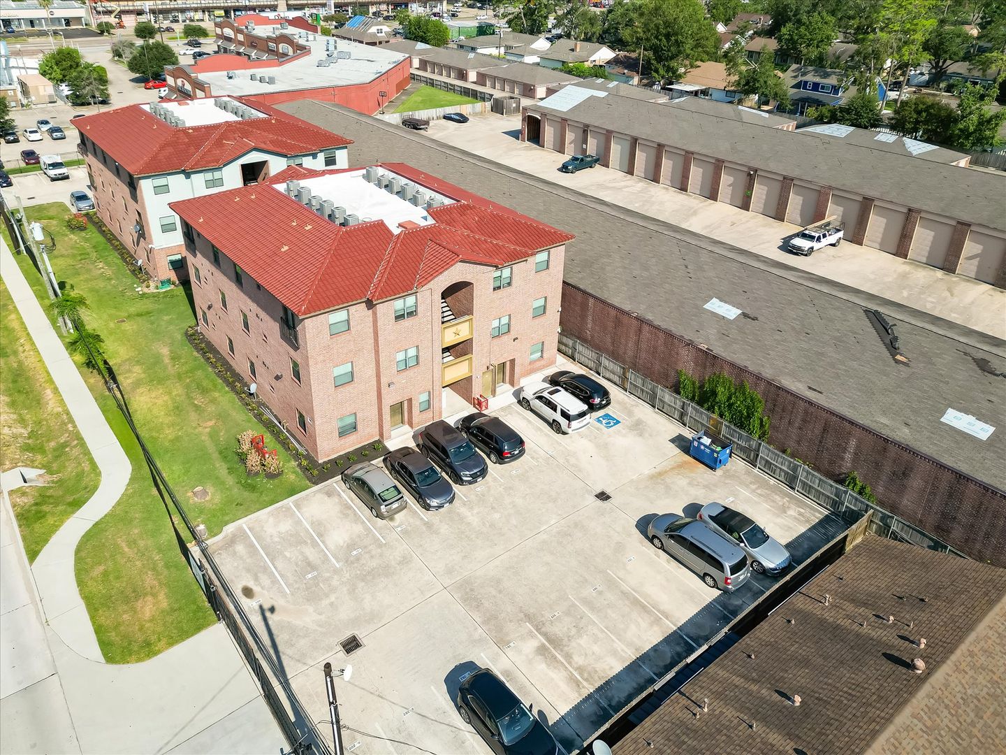 Houston Apartment: 10102 Neuens Rd