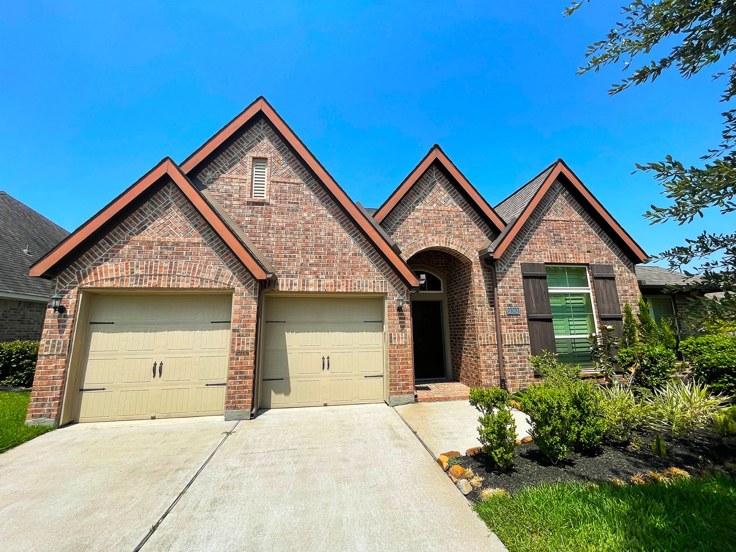 Pearland House: 2302 Lost Bridge Ln