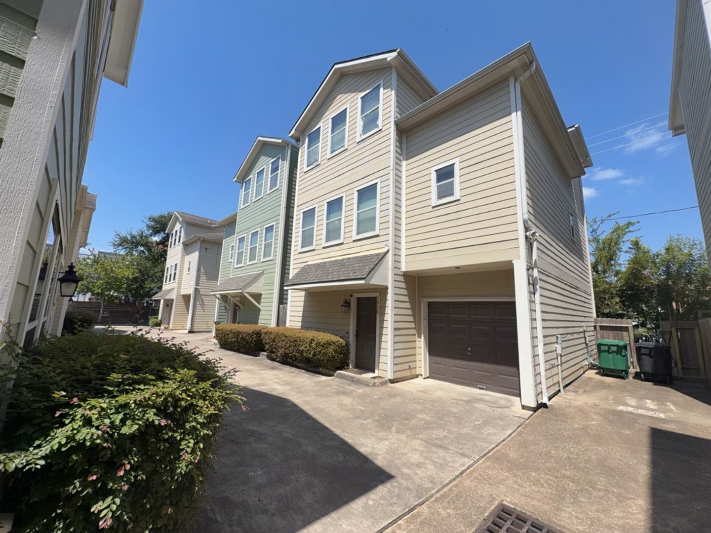 Houston House: 1828 Fletcher St