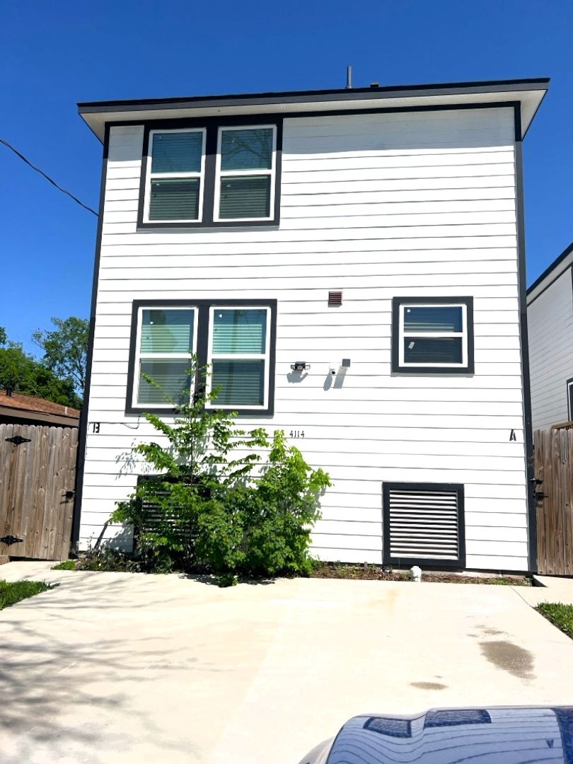 Houston House: 4114 Majestic Street A