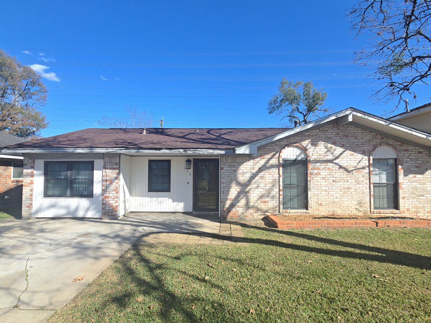 Channelview House: 618 Overbluff St