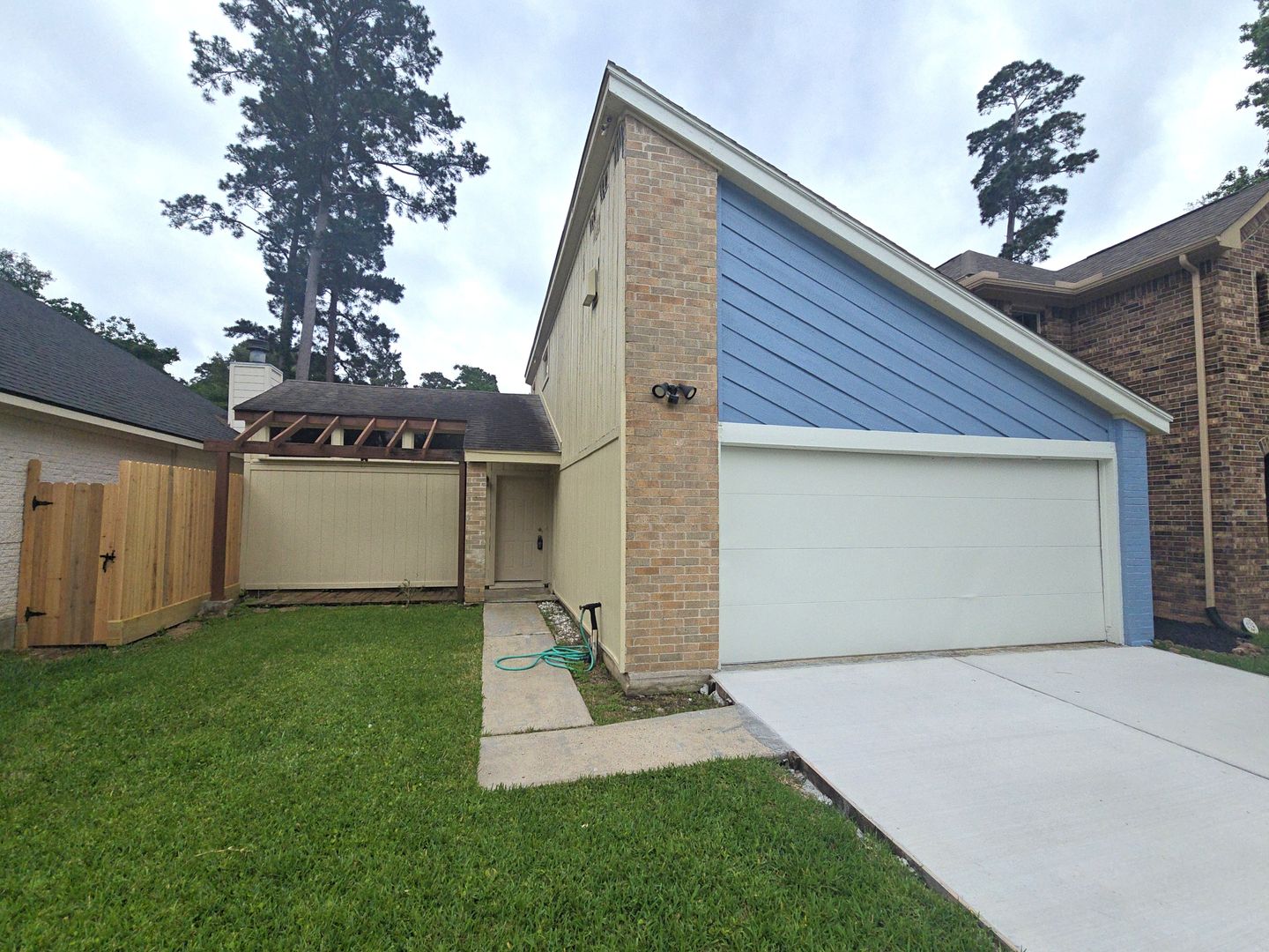 Montgomery House: 11231 Glenforest Dr