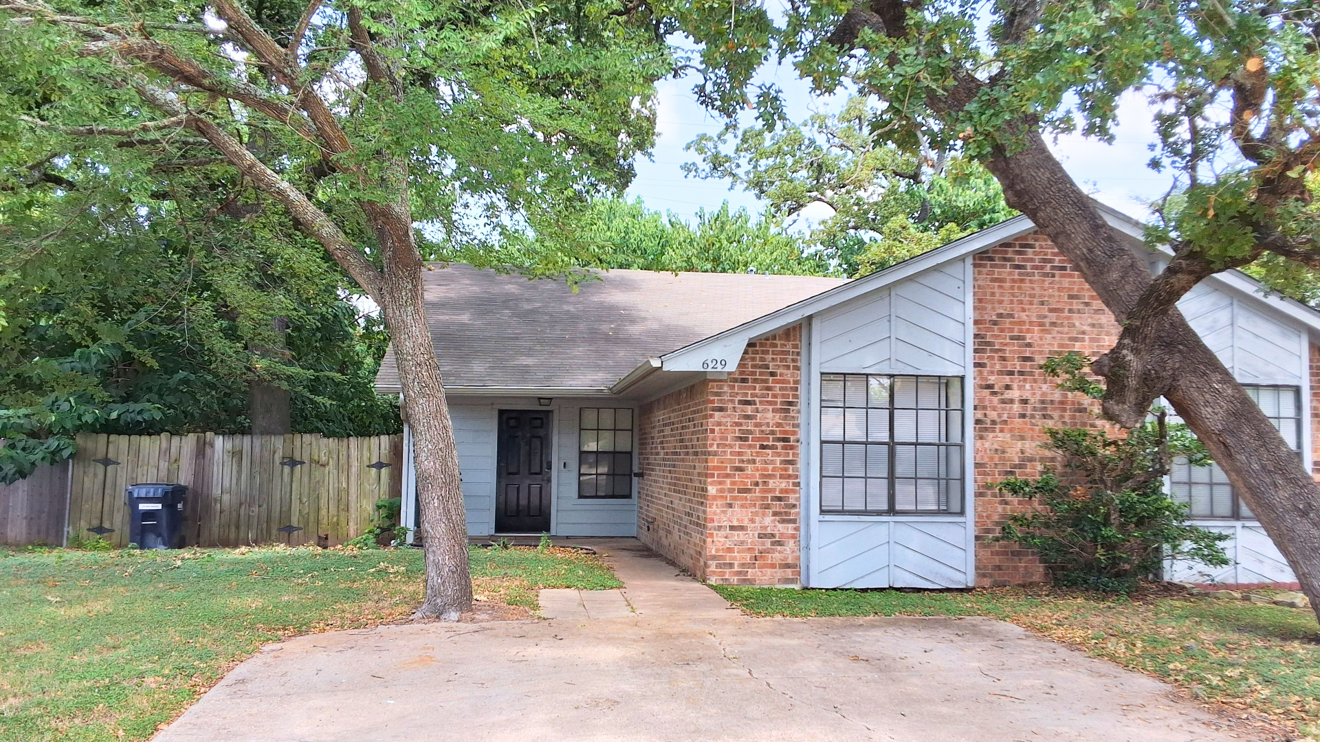 College Station House: 629 West Ridge Dr