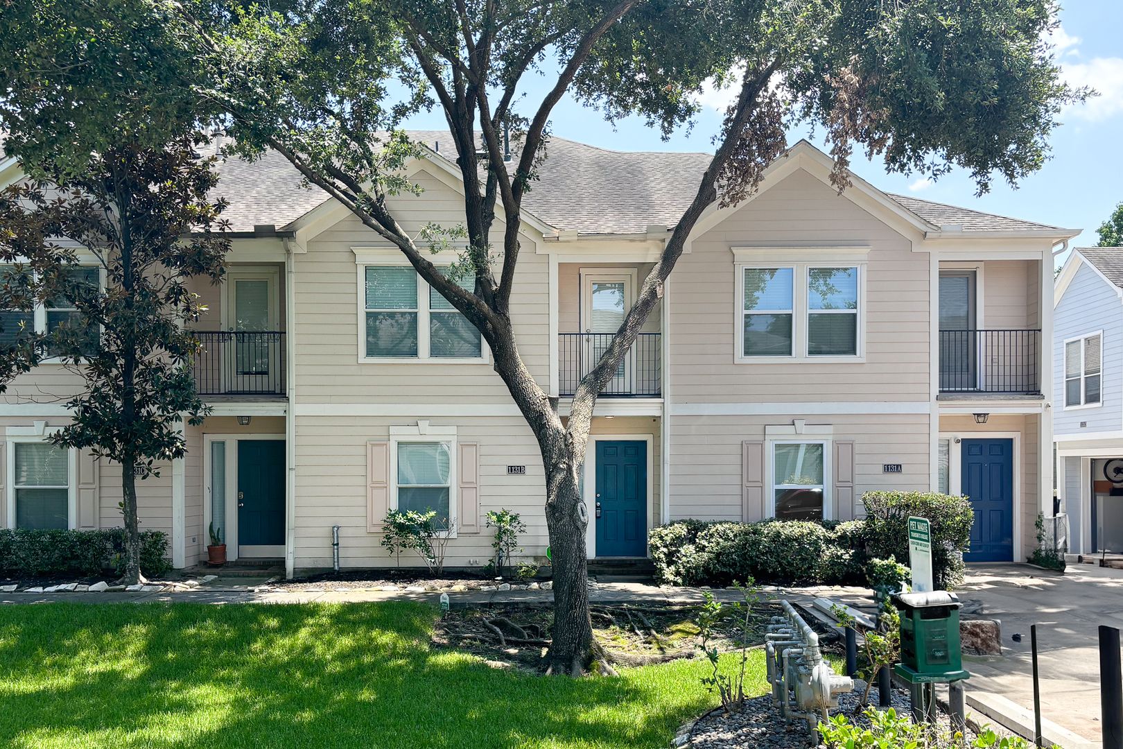 Houston House: 1131 W 24th St B