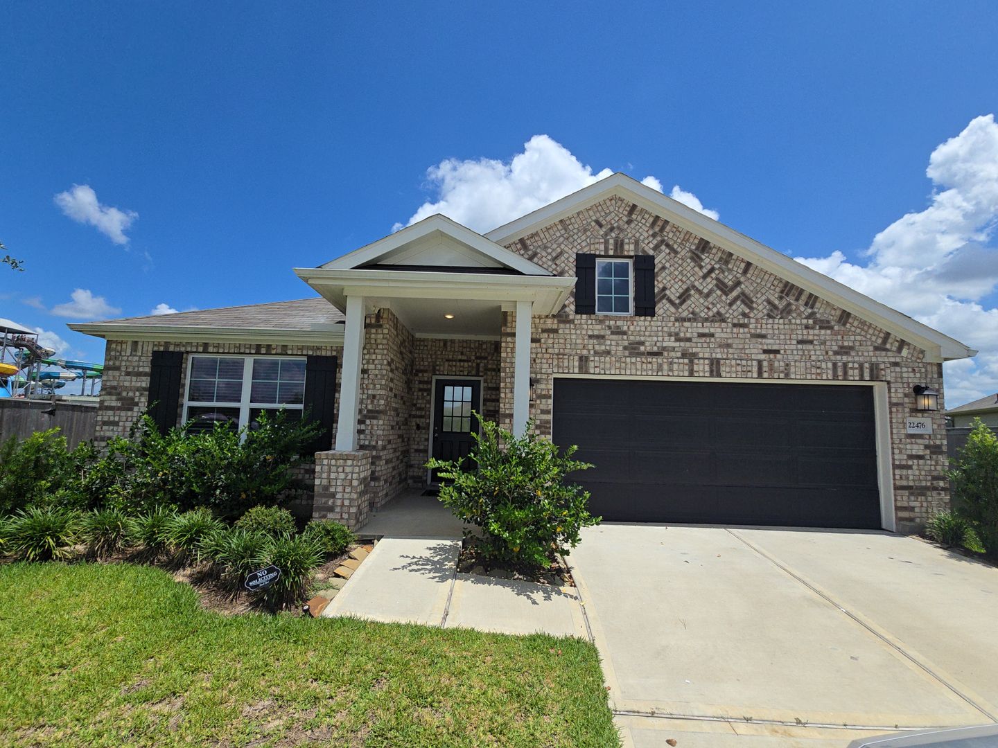 New Caney House: 22476 Mountain Pine Dr