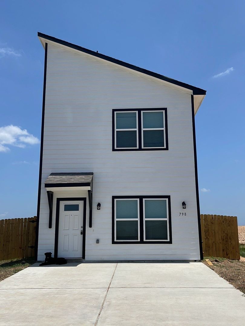 Cleveland House: 798 County Rd 5702