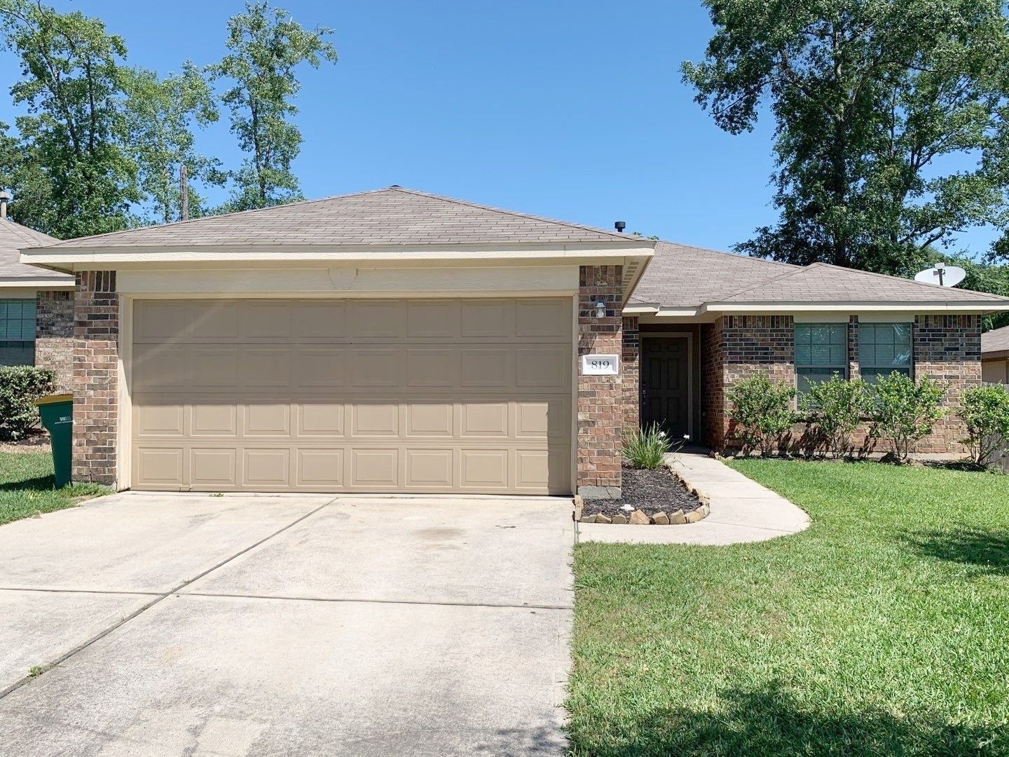 Conroe House: 819 N Katydid Ct
