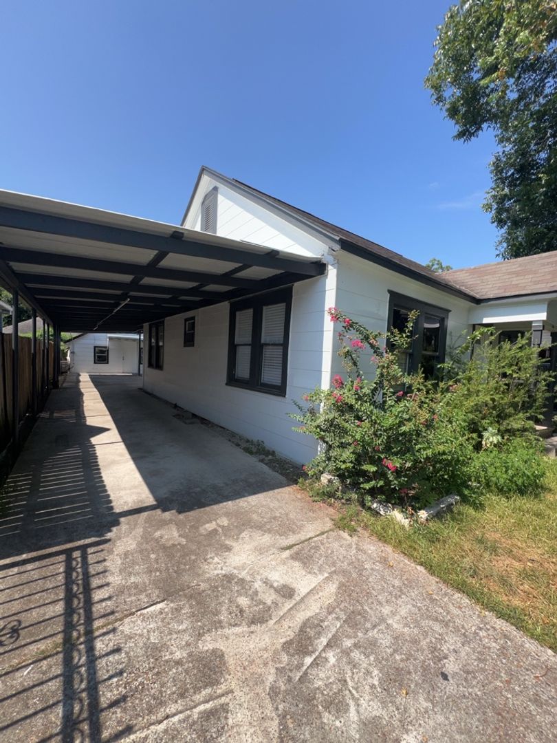Houston House: 7424 Rusk St., Unit A