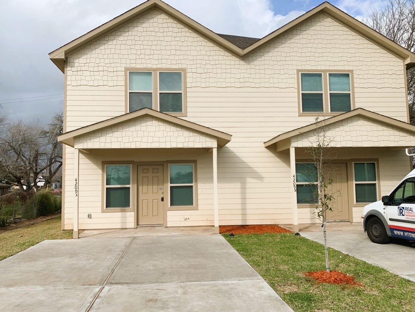 Houston Apartment: 4209 Mallow St